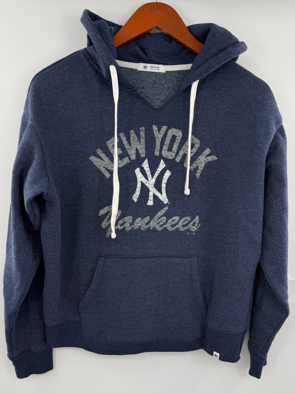 ’47 Brand New York Yankees Women’s Medium Blue Pullover Hoodie MLB Distressed